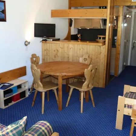 Apartment Tournavelles - 2 Pieces 5 Personnes Avec Vue Sur Les Pistes, Skis Aux Pieds Et Des Commerces, Proche De L'esf Et De La Garderie Dan Mae-2071